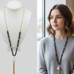 Black gold pearl accent sequoia necklace EUC